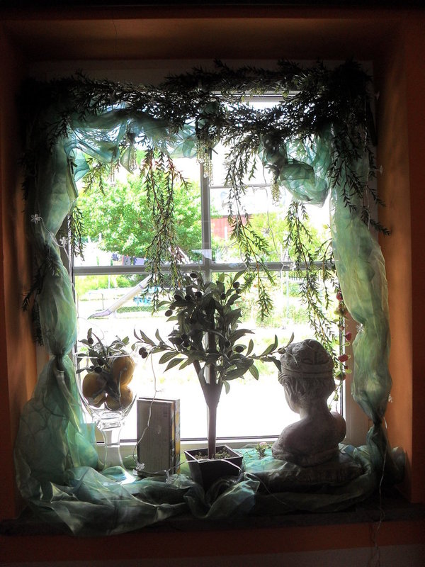 Fensterdeko Frauenbüste Olivenbaum